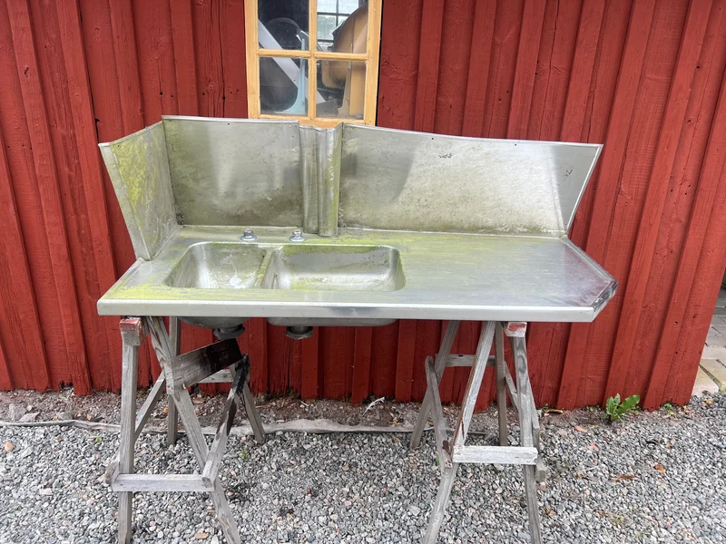 Rostfri diskbänk 140 cm