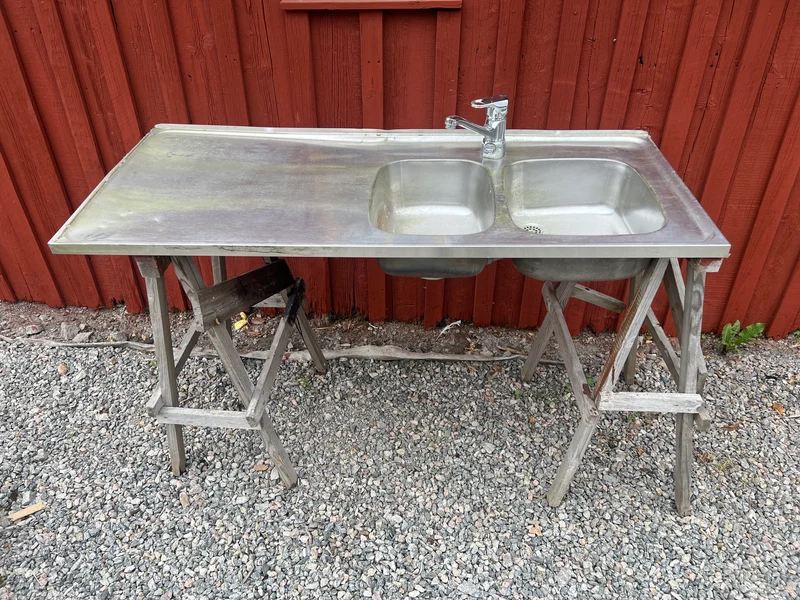 Rostfri diskbänk 140 cm