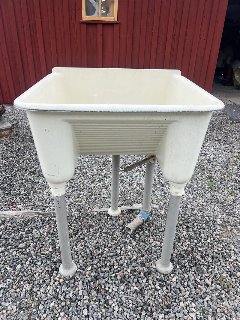 Emaljerad ho i gjutjärn