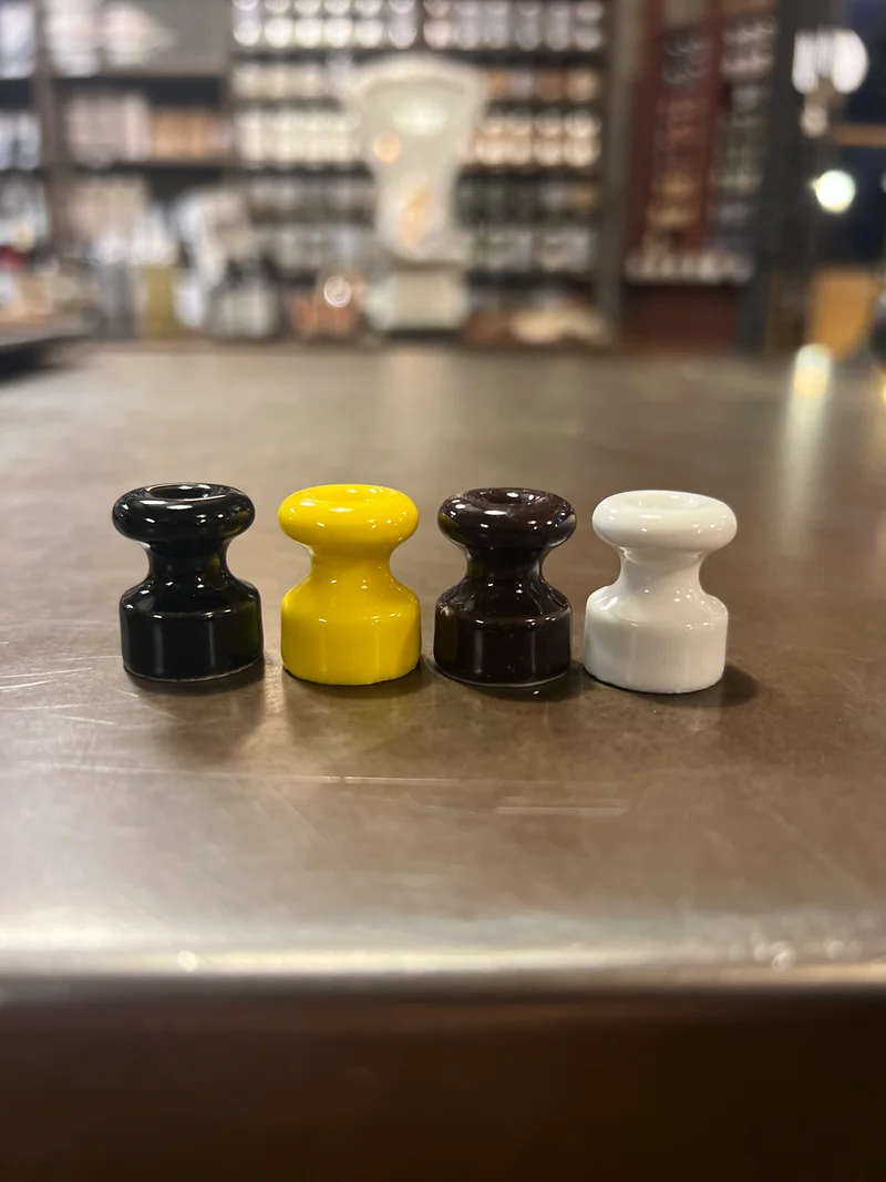 Isolatorer / knopp