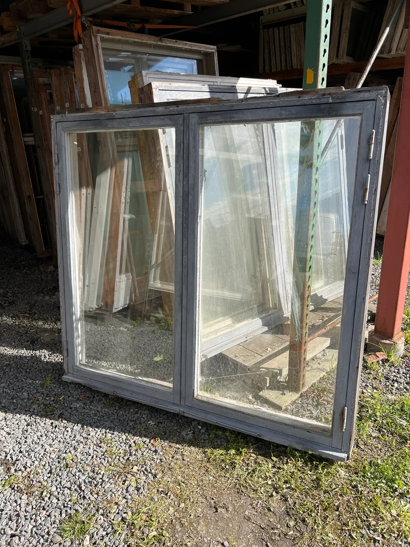 Fönster med karm 157x144