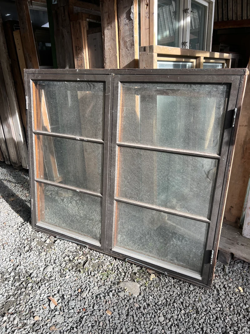 Fönster med karm 148x128