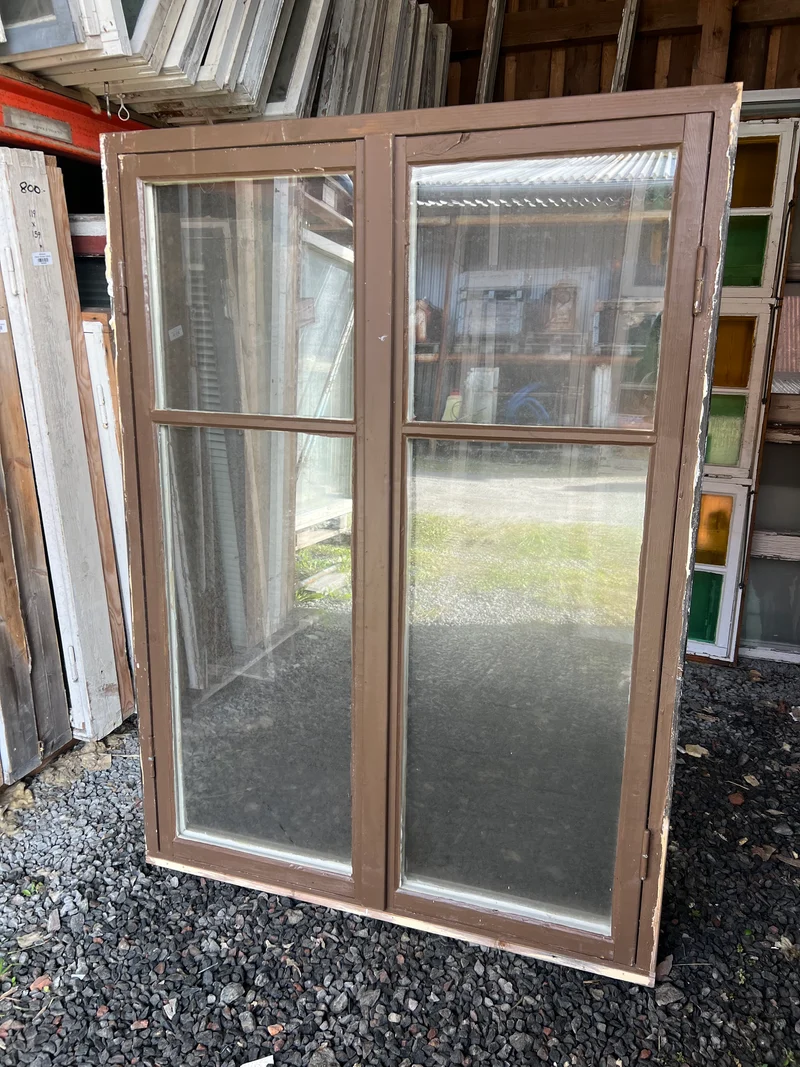 Fönster med karm 108x150