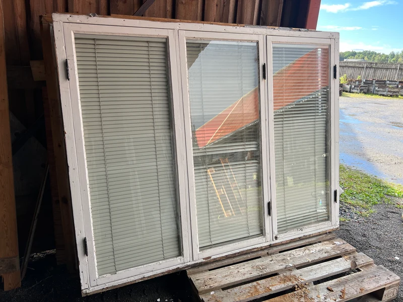 Fönster med karm 186x147