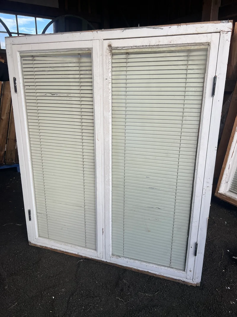 Fönster med karm 127x147