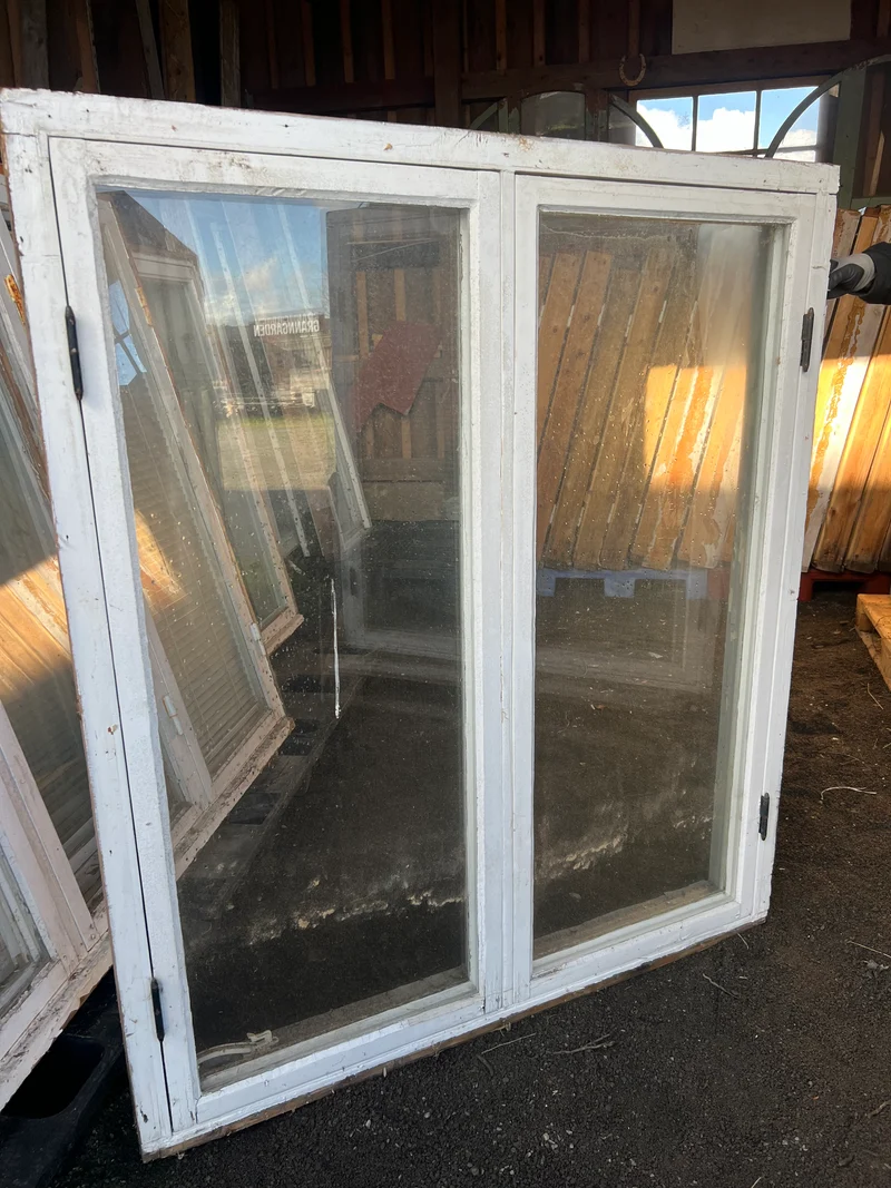 Fönster med karm 127x147