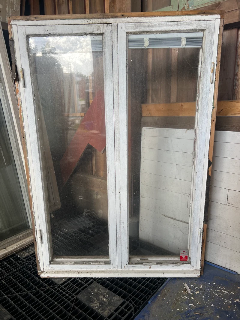 Fönster med karm 103x145