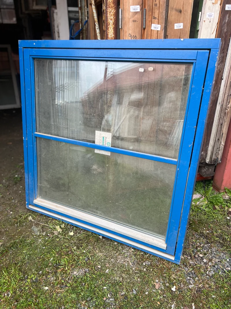 Fönster med karm 118,5x118,5
