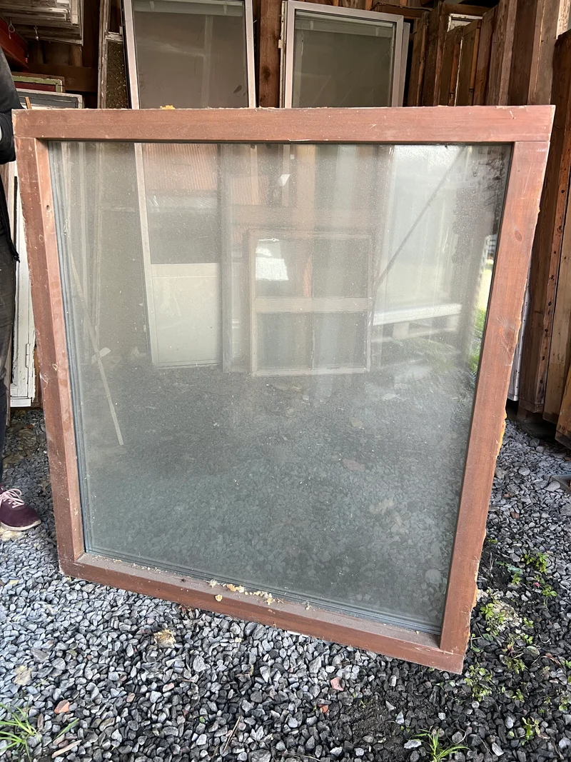 Fast fönster i karm 109x119