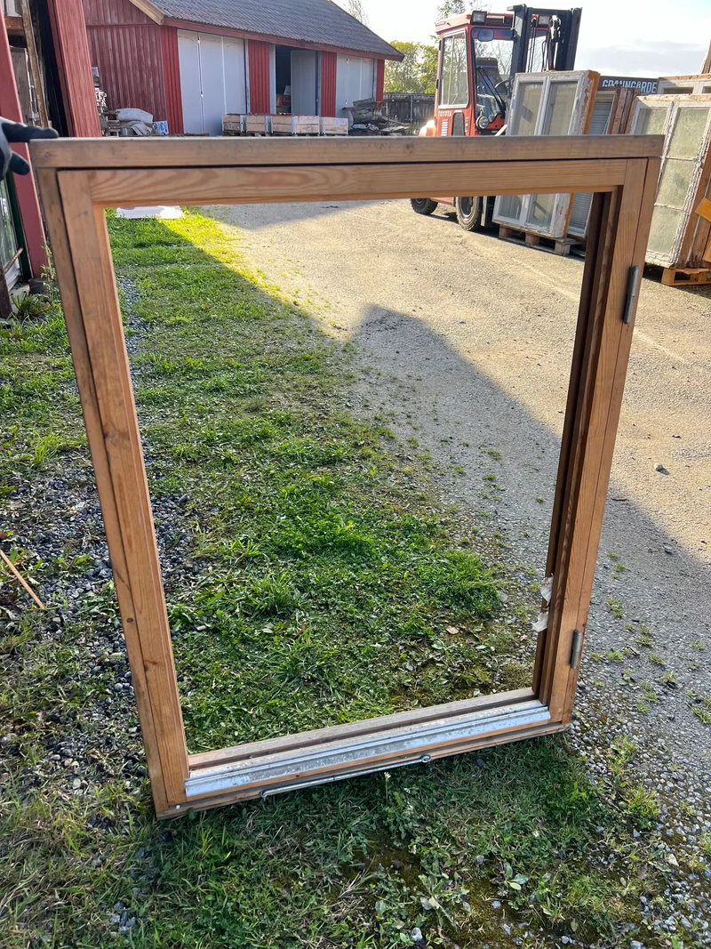 Fönster med karm 90x120