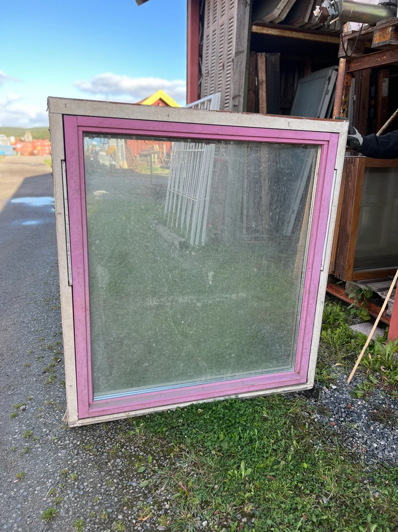 Fönster med karm 119x128