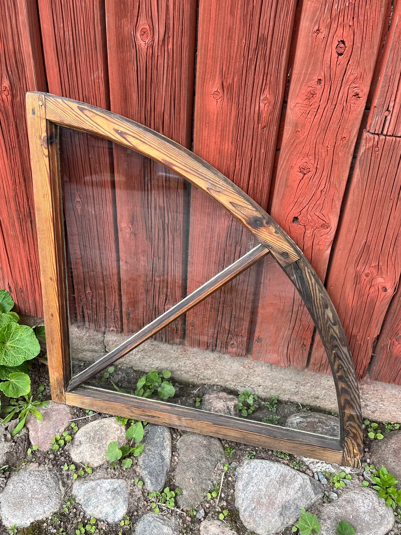 Spröjsad fönsterbåge 68x66